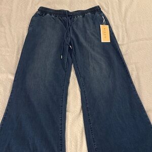 NWT!! Risen lightweight Wide-Leg Jeans